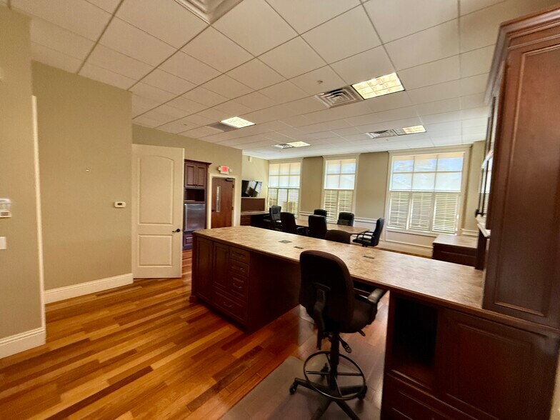 More Photos Of 960185 Gateway Blvd, Fernandina Beach Office For Sale