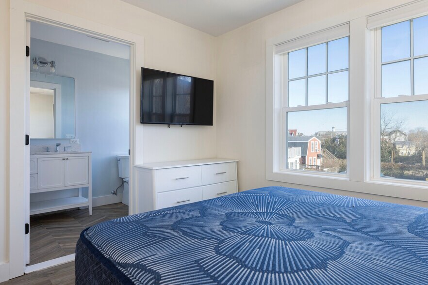 More Photos Of 212 Water St, Block Island Storefront For Sale