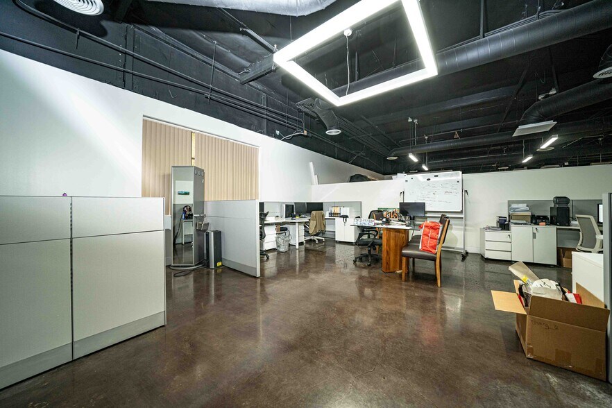 More Photos Of 2001 Saturn St, Monterey Park Light Distribution For Sale