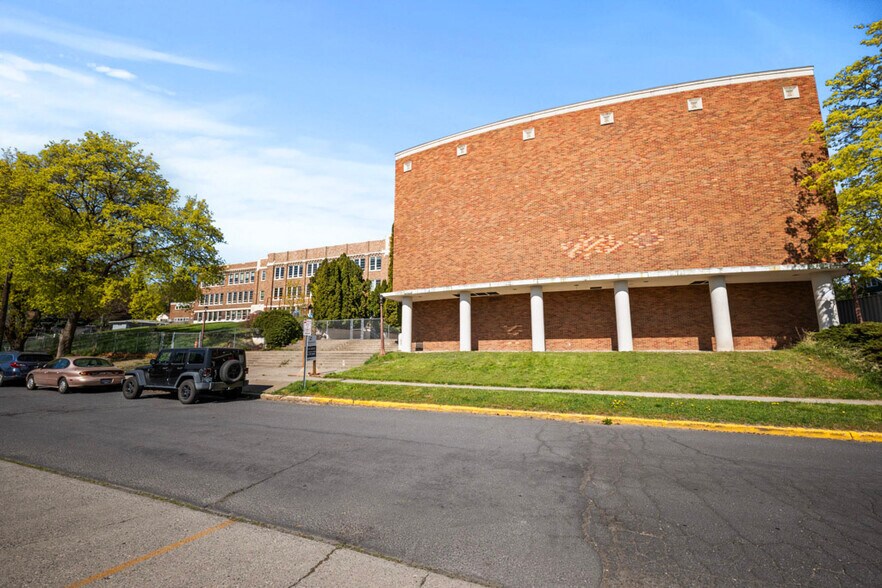 More Photos Of 115 NW State St, Pullman Loft Creative Space For Sale