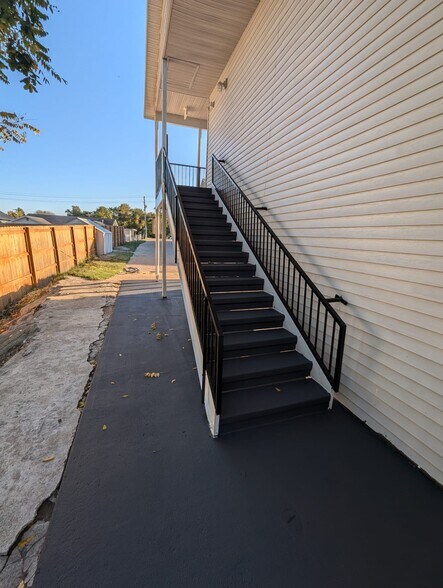 More Photos Of 1023 W Main St, Branson Hotel For Sale