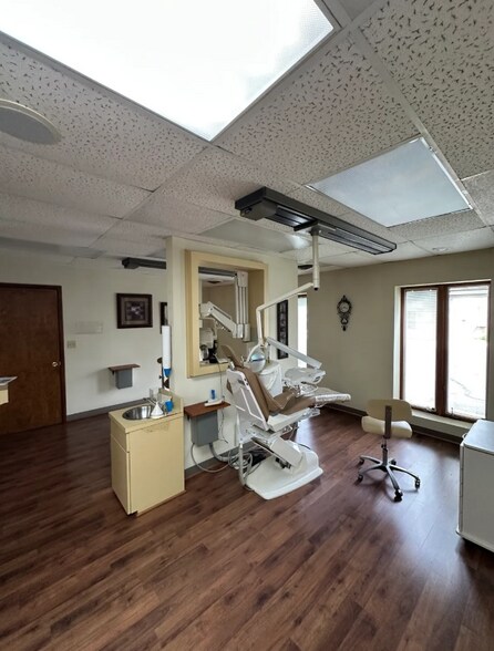 More Photos Of 409 N Wisconsin St, Hobart Office For Sale