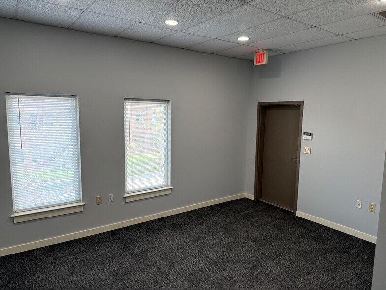 More Photos Of 211 W Matthews St, Matthews Office For Sale