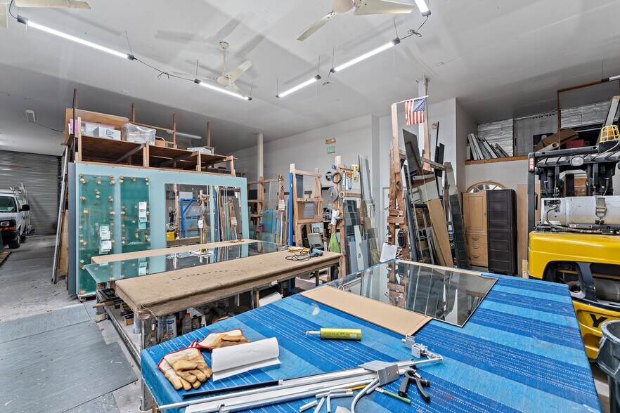 More Photos Of 620 N Old Dixie Hwy, Jupiter Manufacturing For Sale