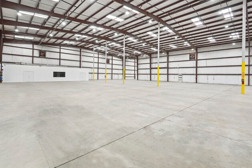 More Photos Of 1502 W Pike Blvd, Weslaco Warehouse For Lease