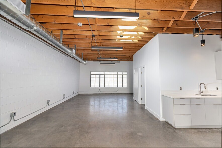 More Photos Of 1732 Victory Blvd, Glendale Loft Creative Space For Lease