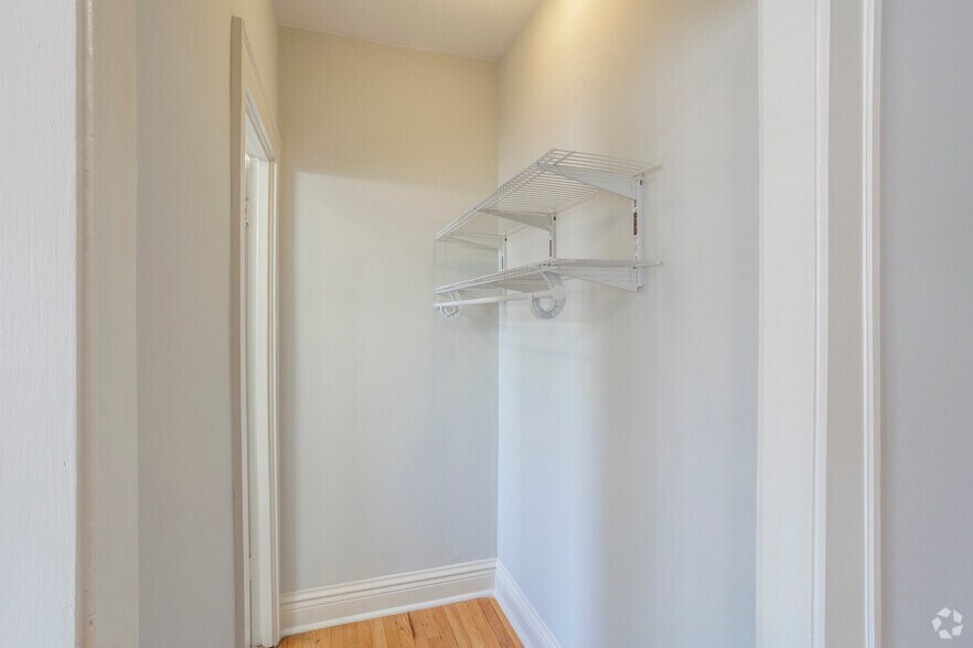 More Photos Of 1000-1010 North Blvd, Oak Park Apartments For Lease