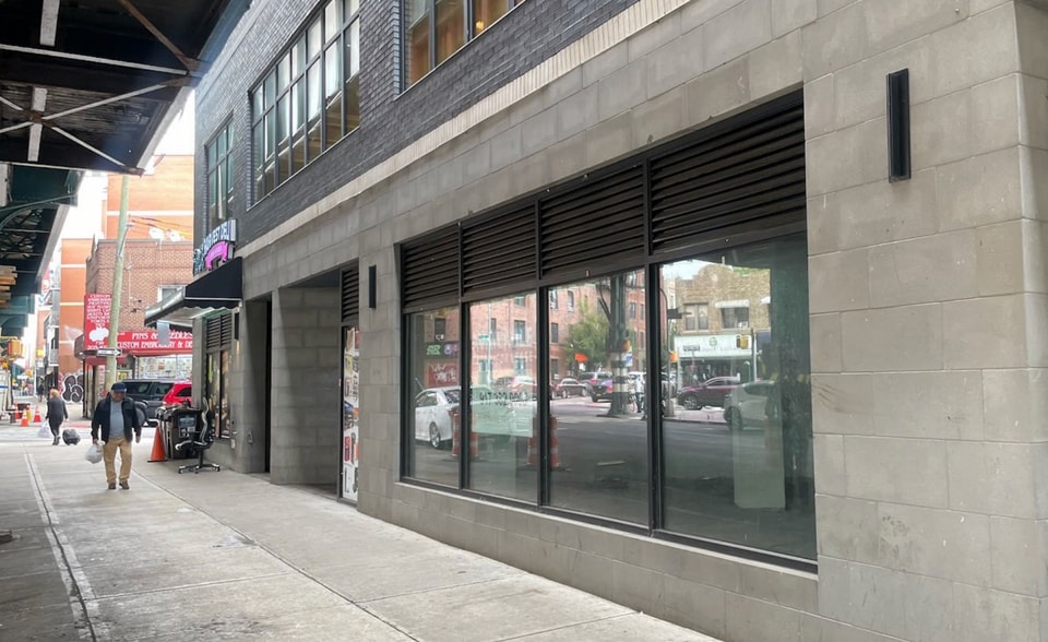 Primary Photo Of 5124 Roosevelt Ave, Woodside Apartments For Lease