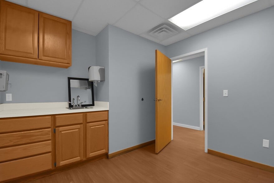 More Photos Of 660 Cooper Rd, Westerville Medical For Sale