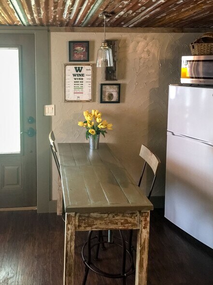 More Photos Of 504 Tivy St, Kerrville Flex For Sale