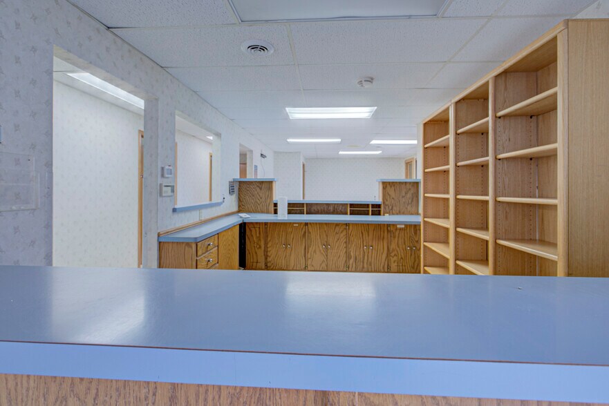 More Photos Of 2321 W Wisconsin Ave, Appleton Veterinarian Kennel For Sale