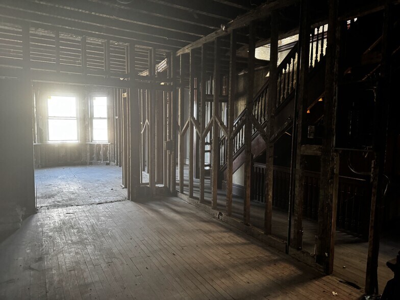 More Photos Of 109 S Main St, Nazareth Storefront Retail Residential For Sale