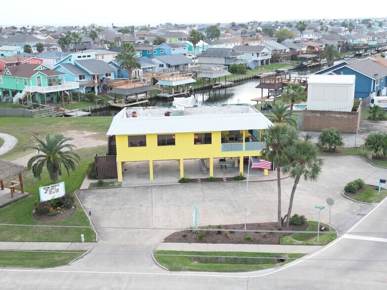 More Photos Of 3109 Neptune Dr, Bayou Vista Office For Sale