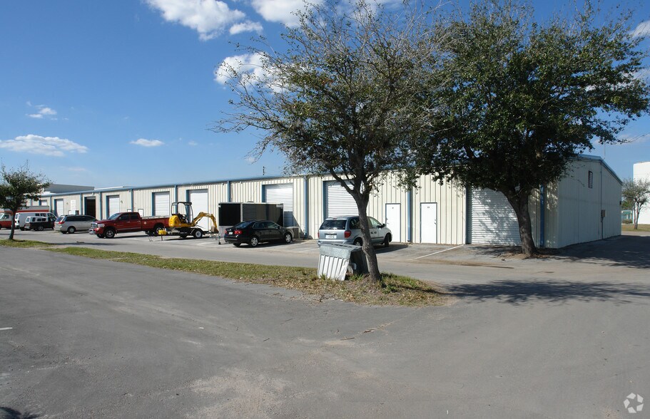 More Photos Of 6835 Narcoossee Rd, Orlando Unknown For Lease