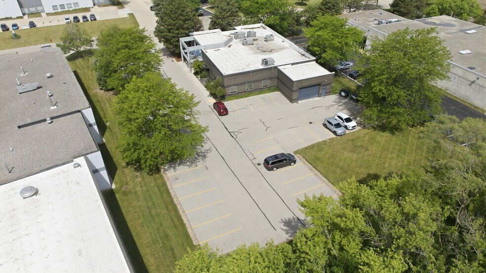 More Photos Of 975 Campus Dr, Mundelein Light Manufacturing For Sale