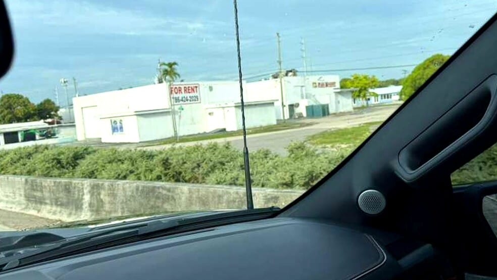 More Photos Of 13990 NW 6th Ct, Miami Warehouse For Lease