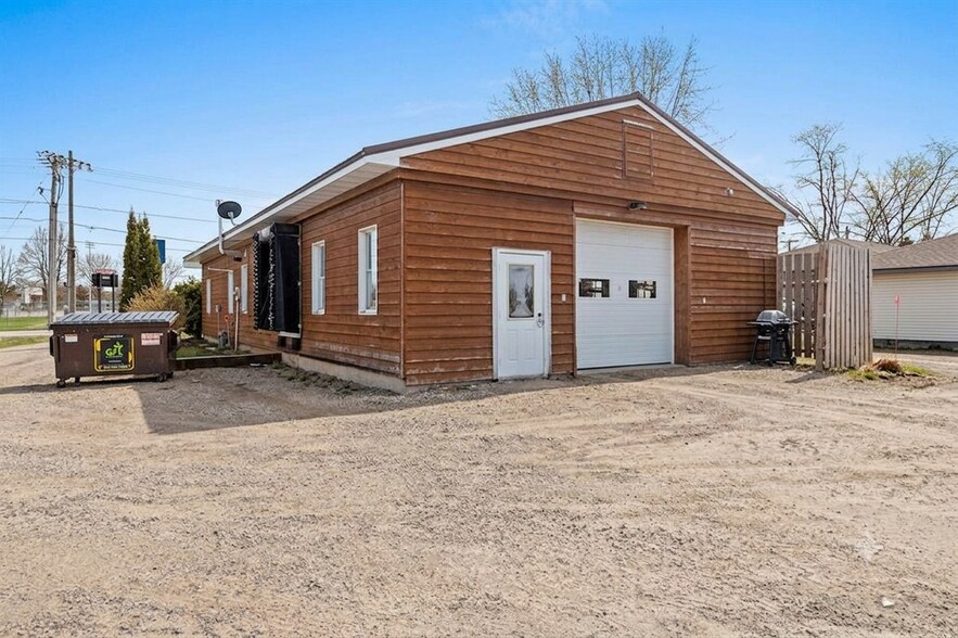 More Photos Of 537 Caldwell Ave, Oconto Falls Office For Sale