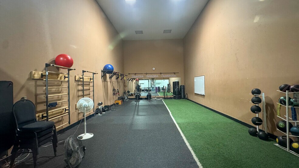 More Photos Of 5133 Darrow Rd, Hudson Health Club For Sale