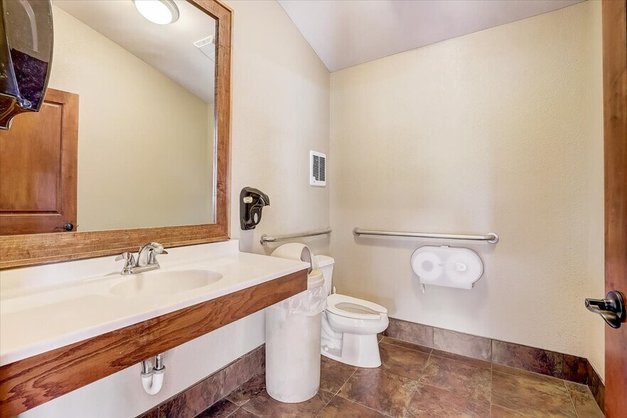 More Photos Of 800 S Main St, Lake Mills Sports And Entertainment For Sale