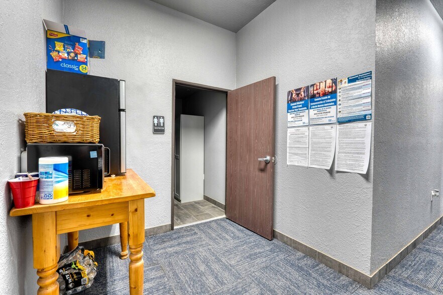 More Photos Of 10131 Iron Rock Way, Elk Grove Manufacturing For Lease