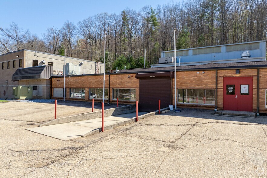 More Photos Of 24 E Brookfield Rd, North Brookfield Manufacturing For Sale