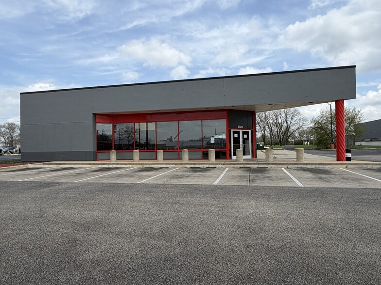More Photos Of 2520 11th St, Rockford Freestanding For Sale