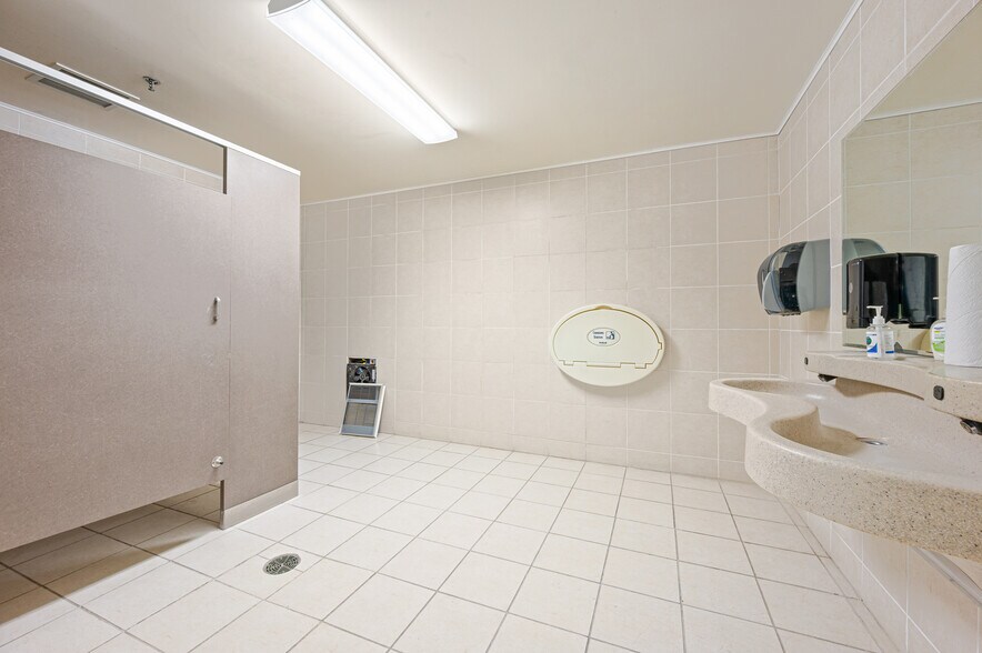 More Photos Of 1550 N Mitchell St, Cadillac General Retail For Lease