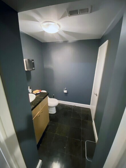 More Photos Of 715 St Paul St, Baltimore Office For Sale