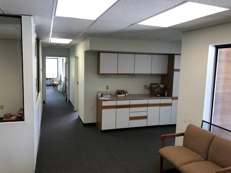 More Photos Of 1085 Route 4 E, Rutland Office For Lease