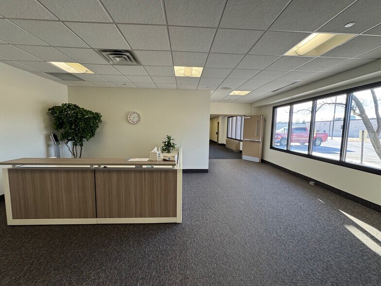 More Photos Of 7945 Wallace Rd, Eden Prairie Manufacturing For Sale