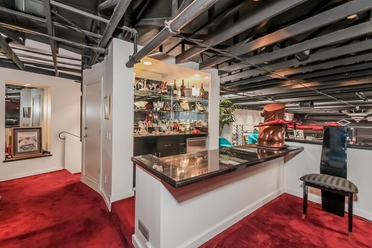 More Photos Of 611 S Glenwood Pl, Burbank Showroom For Sale