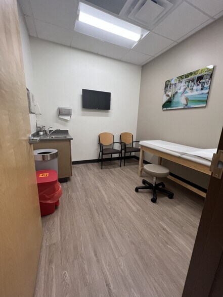 More Photos Of 1440 Main St, Dunedin Coworking Space