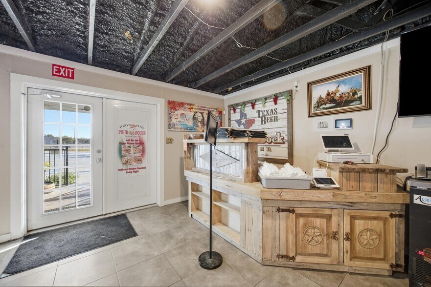 More Photos Of 9805 Jacksboro Hwy, Fort Worth Freestanding For Sale