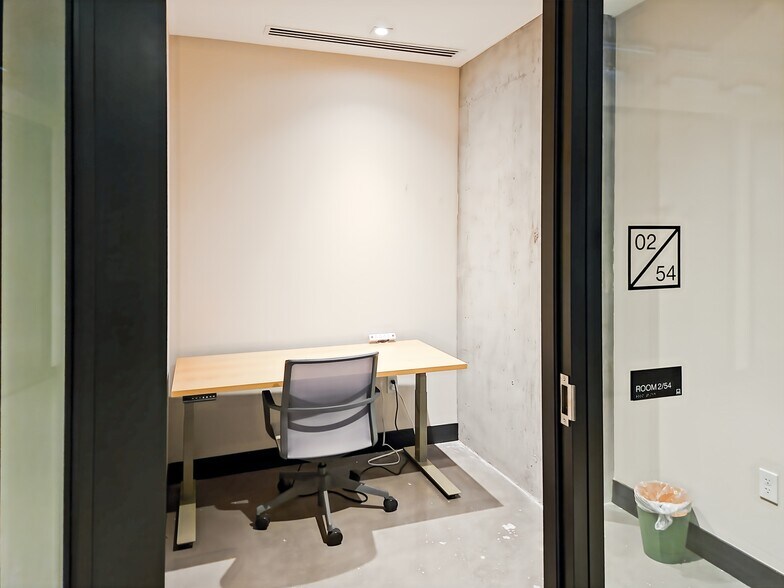 More Photos Of 200 W Monroe St, Phoenix Coworking Space