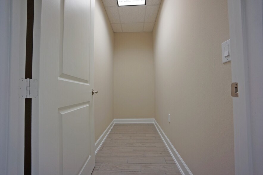 More Photos Of 12440 Emily Ct, Sugar Land Medical For Lease