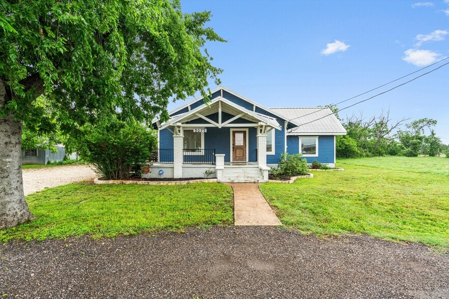 Primary Photo Of 2023 Main St, Liberty Hill Office For Sale
