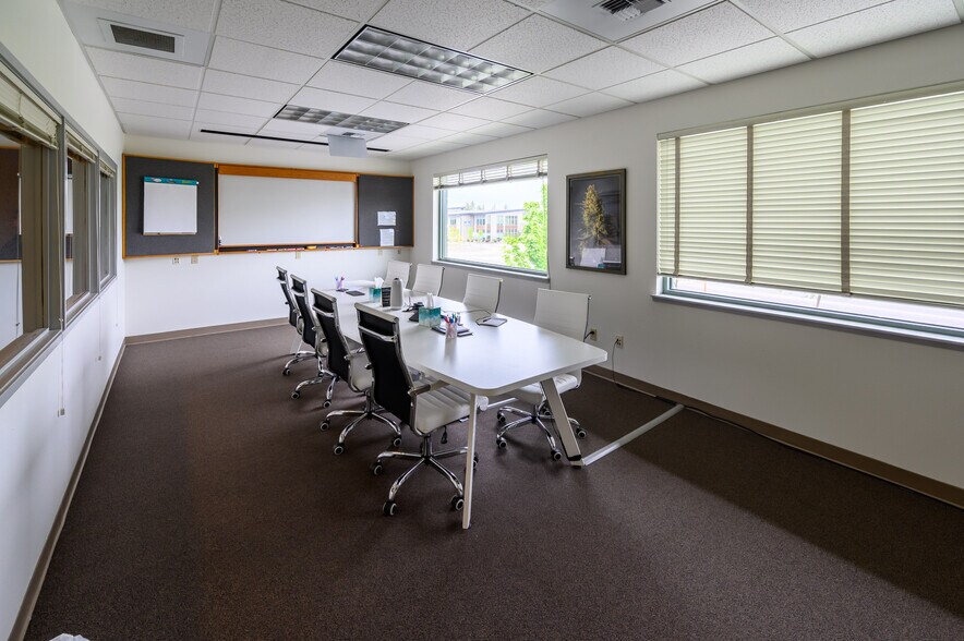 More Photos Of 296 SW Columbia St, Bend Office For Sale