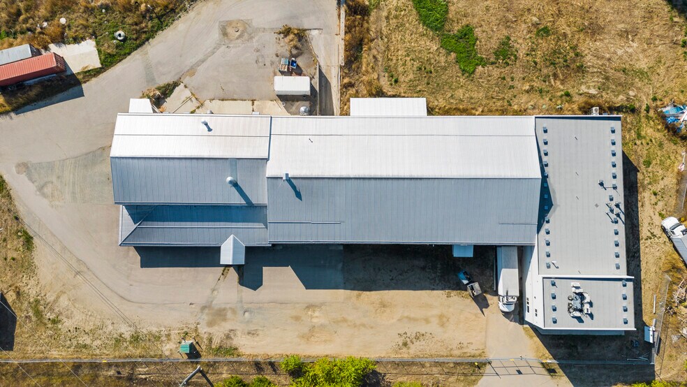 More Photos Of 4141 54 St SE, Salmon Arm Manufacturing For Sale