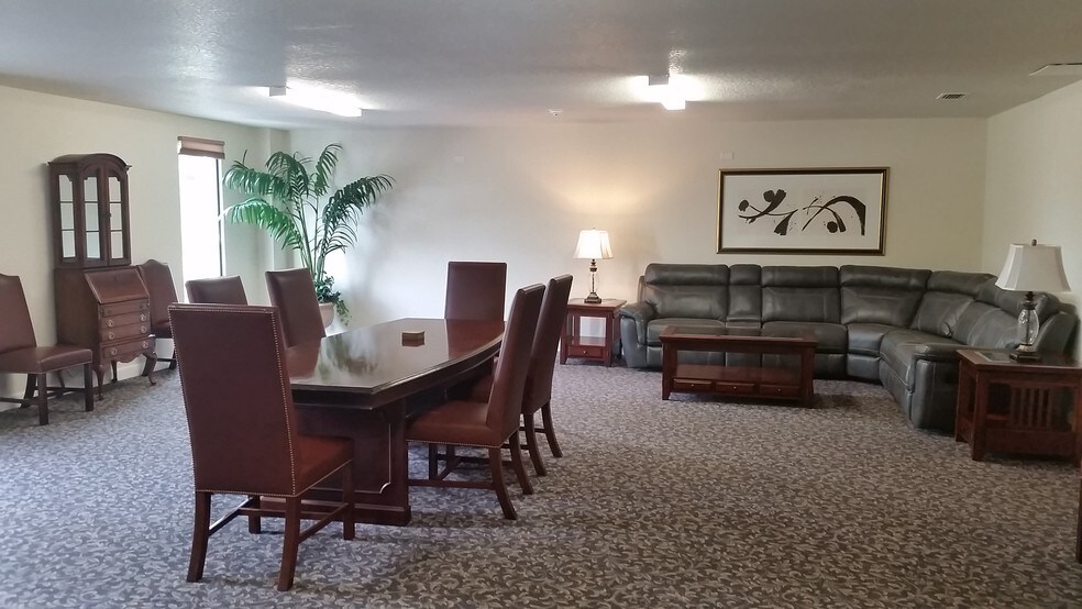 More Photos Of 7910 N Tamiami Trl, Sarasota Office For Lease