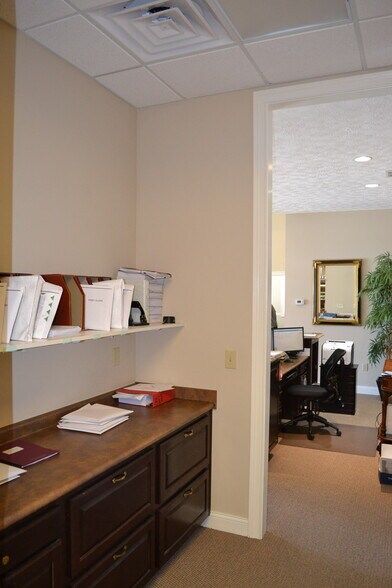 More Photos Of 3930 Mezzanine Dr, Lafayette Medical For Lease