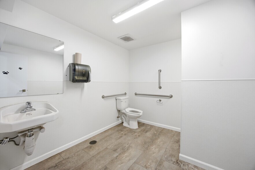 More Photos Of 3320 39th St S, Fargo Warehouse For Sale