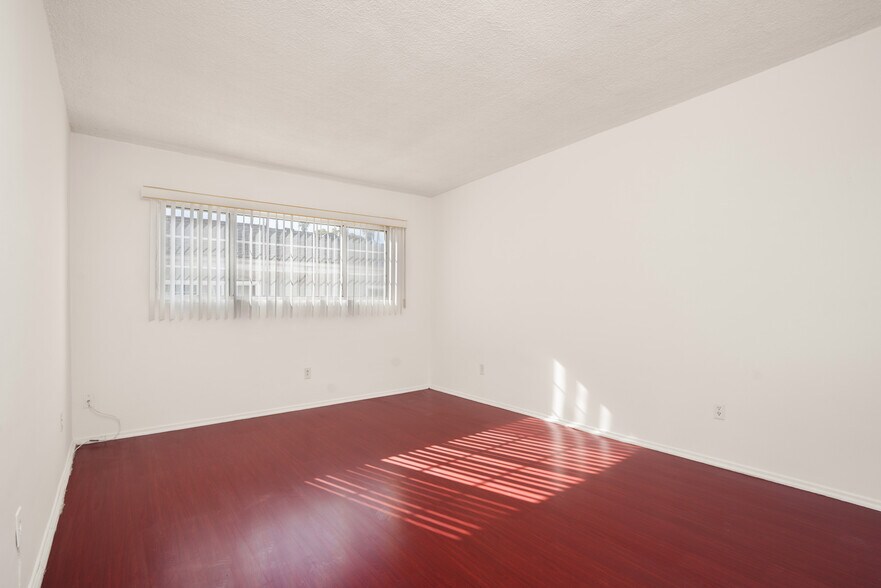 More Photos Of 406 S St Andrews Pl, Los Angeles Apartments For Sale