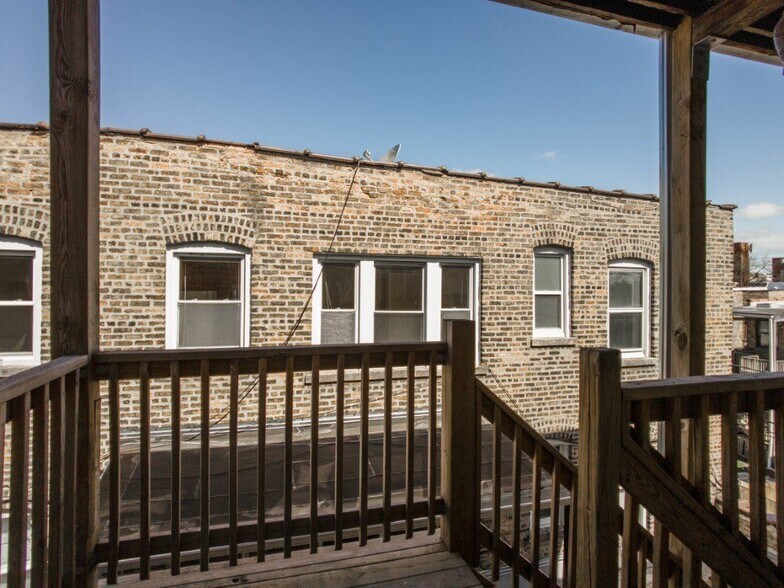 More Photos Of 4401-4403 N Clark St, Chicago Apartments For Lease