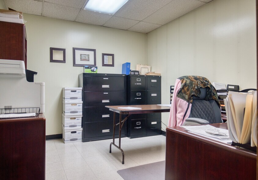 More Photos Of 167 Clinton Ave, Parkersburg Warehouse For Lease