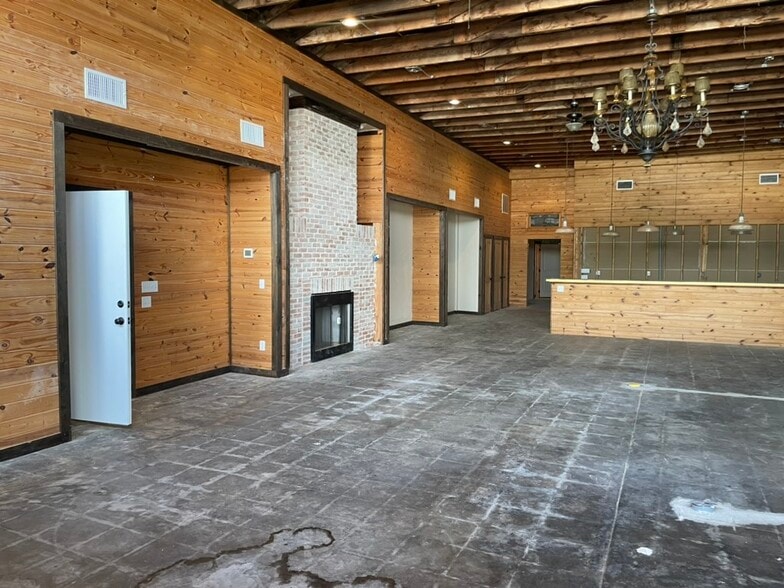 More Photos Of 189 Broadway St, Alba Storefront Retail Office For Sale