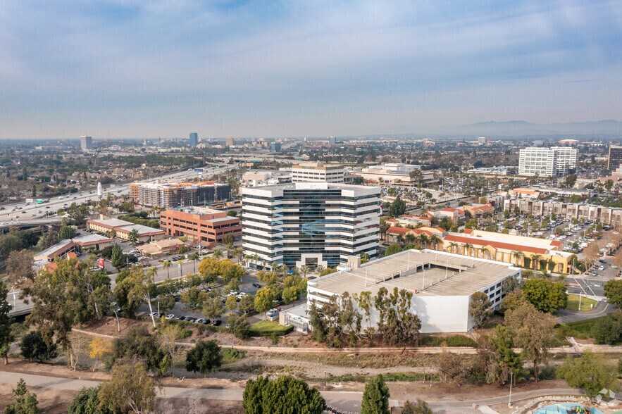 More Photos Of 2670 N Main St, Santa Ana Office For Lease