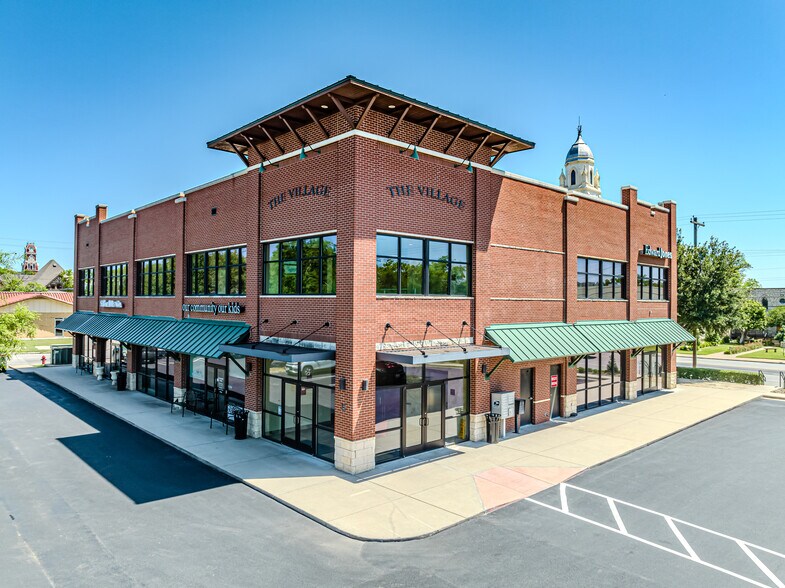 More Photos Of 300-318 S Main St, Weatherford Unknown For Lease