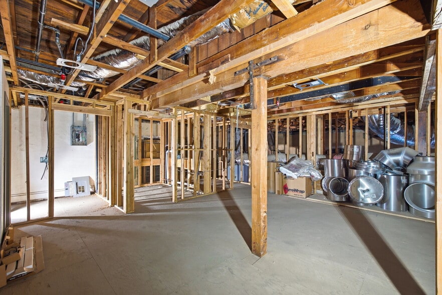 More Photos Of 1623-1633 19th St, Bakersfield Freestanding For Lease