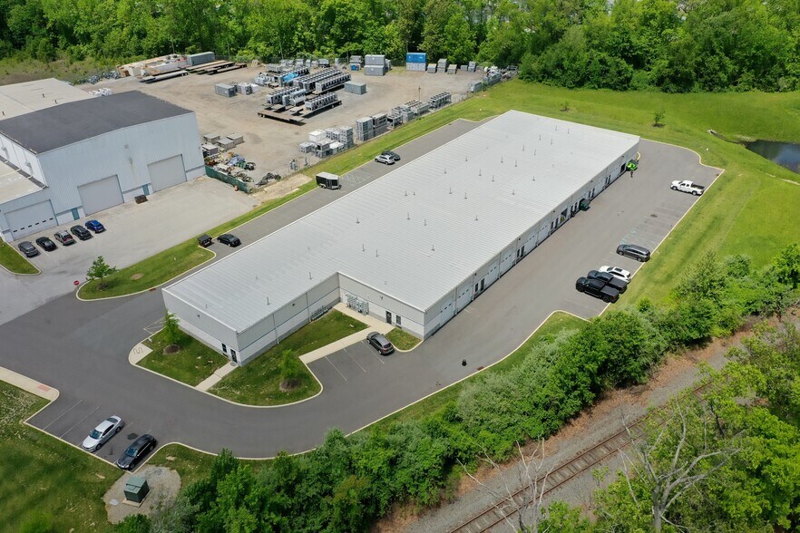 More Photos Of 400 Carson Dr, Bear Light Distribution For Lease