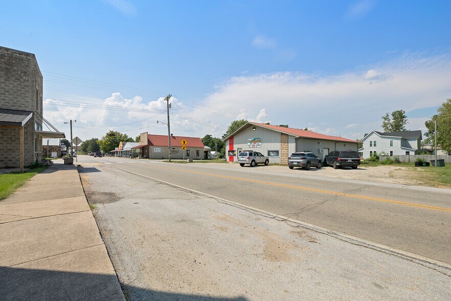 More Photos Of 143 E Main St, Fordland General Retail For Sale